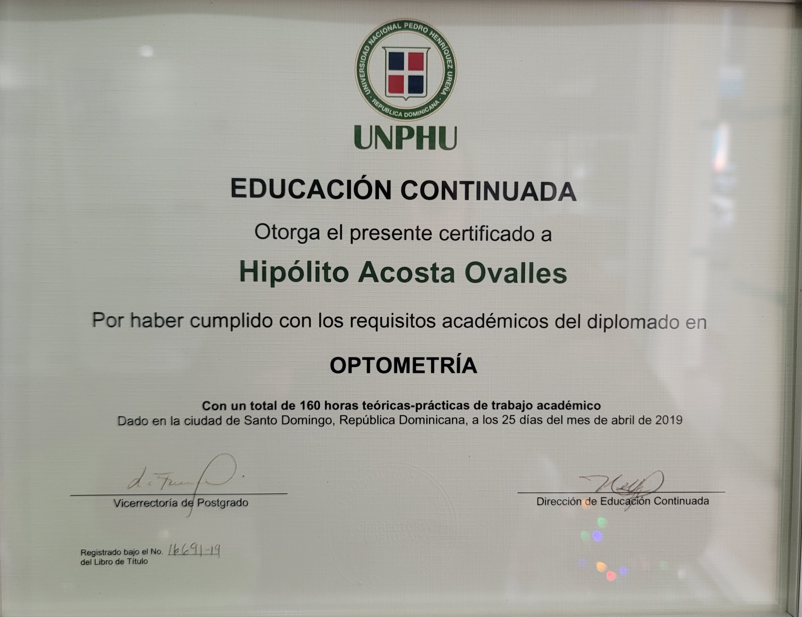 Diploma del Optometra Hipolito Acosta de la Optica Acosta, Garantia de Vision Perfecta.