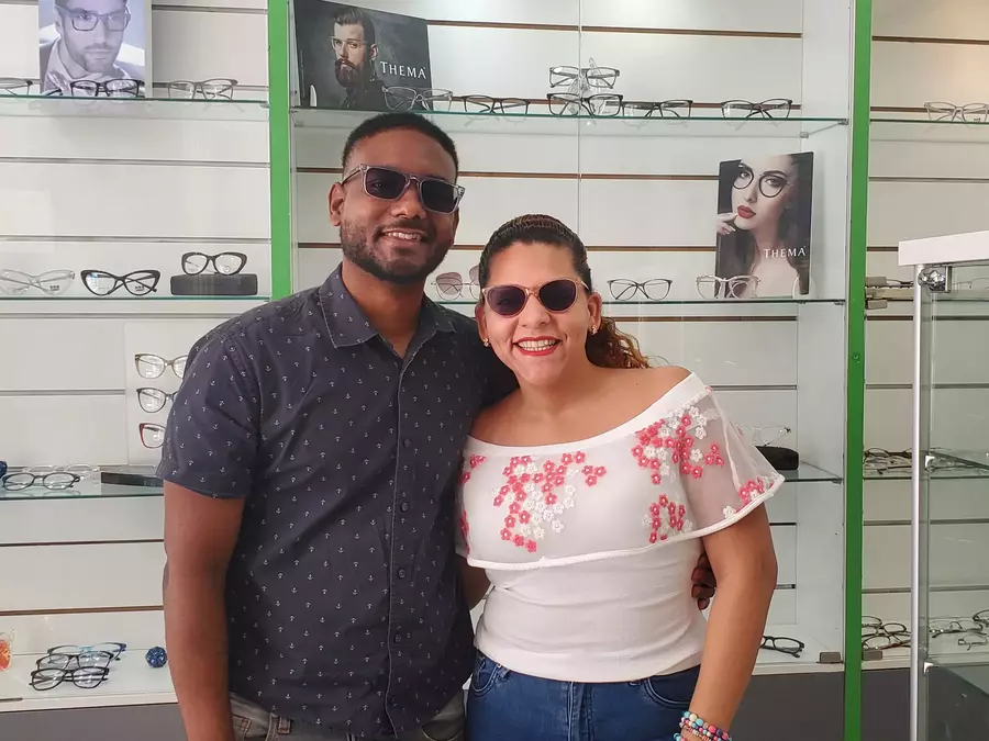 Foto de un paciente de la Optica Acosta, garantia de vision perfecta.